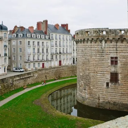 Le Confluent : T1bis Chateau / Gare / Lieu Unique * Nantes